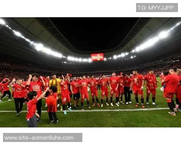 上港与申花次回合激战在即球迷期待巅峰对决再续恩怨情仇 上港与申花次回合激战在即球迷期待巅峰对决再续恩怨情仇