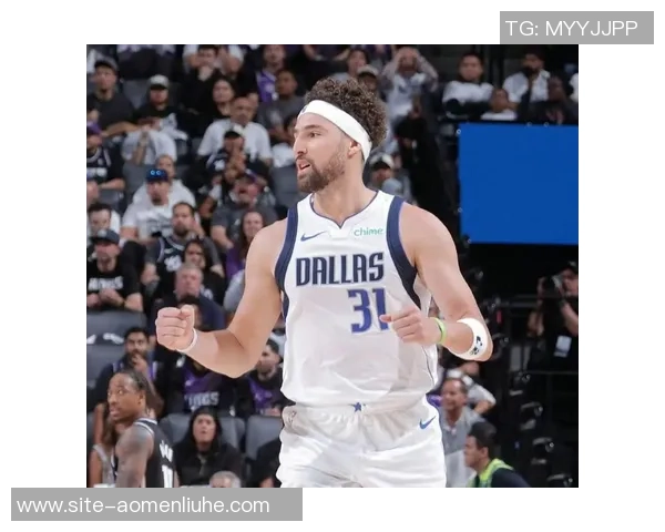 克莱汤普森:勇士队的三分神射手与不屈精神的象征 克莱汤普森:勇士队的三分神射手与不屈精神的象征